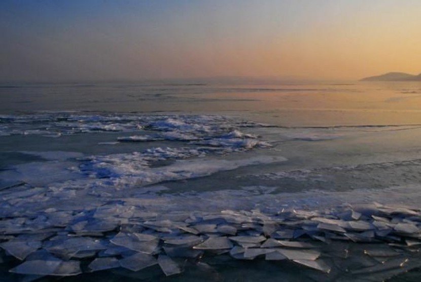 Gawat! Es Samudra Arktik Bakal Cair Seluruhnya pada . . . Bumi Tenggelam?!. (FOTO: Unsplash/petradr)