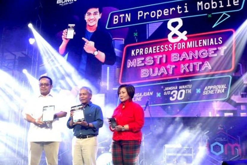 (Kiri-kanan) : Direktur Operation IT & Digital Banking Bank BTN Andi Nirwoto, Direktur Distribution & Retail Funding Bank BTN Jasmine, dan Executive Vice President Nonsubsidized Mortgage & Consumer Lending Division (NaSLD) Bank BTN Suryanti Agustinar disela-sela relaunching program KPR Gaeesss For Millenials 