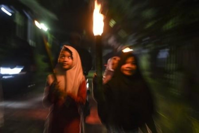  Pemkab Cianjur, Jawa Barat, menggelar pawai yang diikuti 10 ribu santri dari berbagai pondok pesantren yang ada di wilayah tersebut dalam rangka menyambut Hari Santri Nasional.