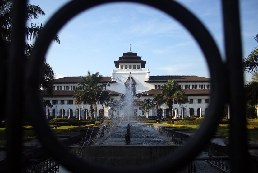  Kantor Pemerintah Provinsi Jawa Barat