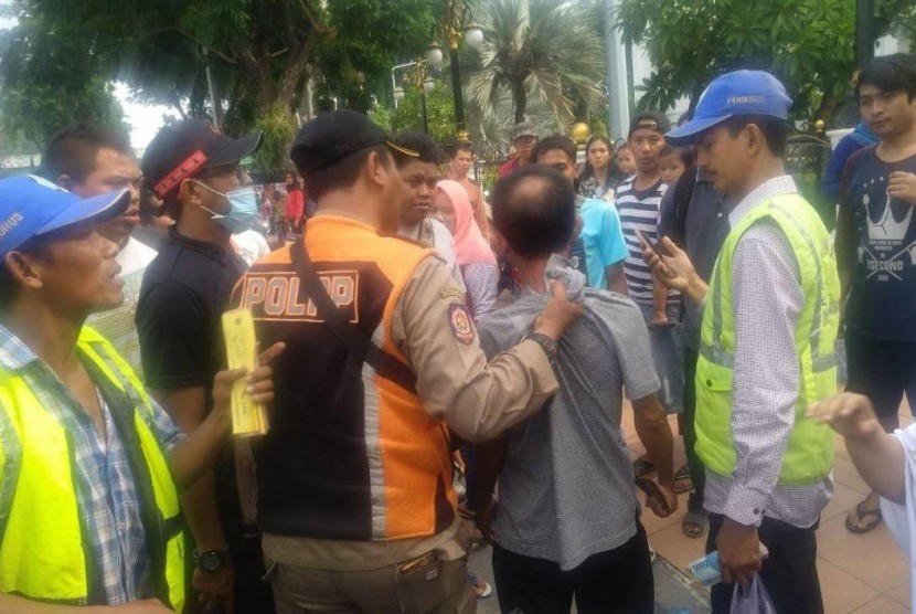 Copet: Seorang copet asal Sidoarjo diamankan di Tugu Pahlawan Surabaya.