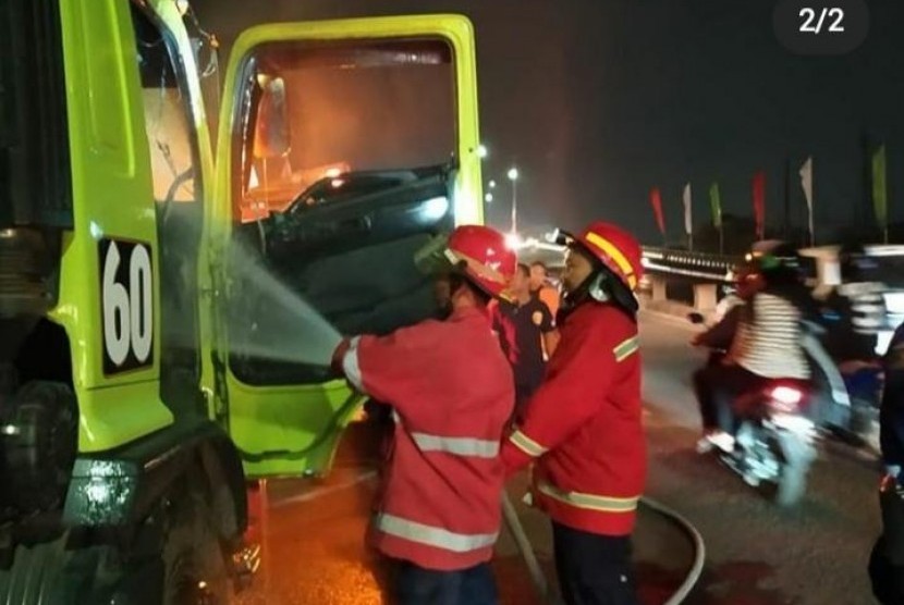  Sejumlah kecelakaan di Jalan Sultan Agung, Bekasi Barat, tepatnya di Flyover Kranji yang melibatkan truk besar sering terjadi