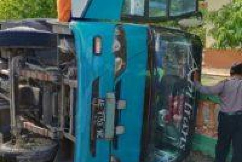 Kecelakaan Bus: Lagi, Bus Terguling di Sragen Lukai 11 Penumpang