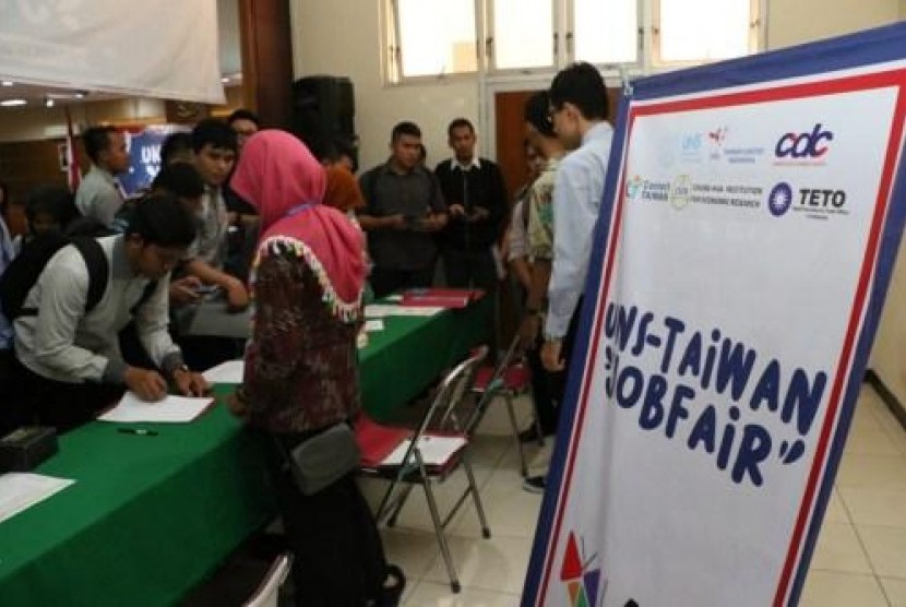  Universitas Sebelas Maret (UNS) Surakarta menggelar Job Fair internasional dengan tiga perusahaan asal Taiwan di Aula Fakultas Hukum (FH) UNS, Rabu (23/10/2019). Humas UNS