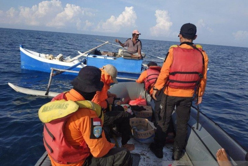 Nelayan Cirebon Hilang Saat Hendak Tarik Jaring di Laut