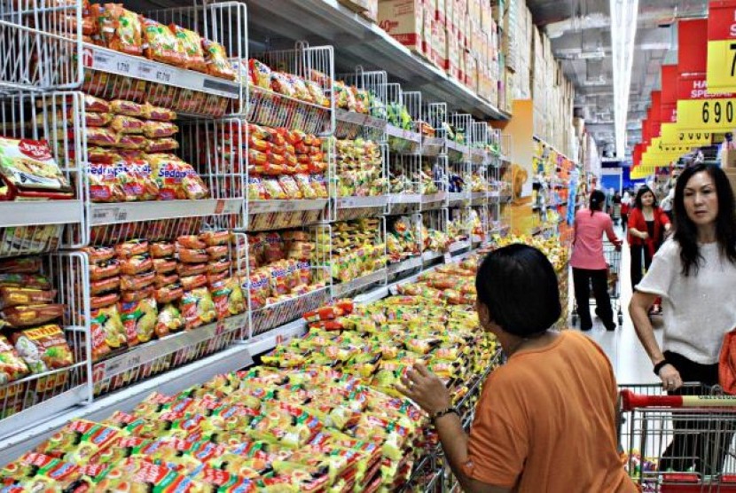 Kelezatan Indomie: Hasil Ramuan Tangan Nunu Nuraini. (FOTO: Sufri Yuliardi)