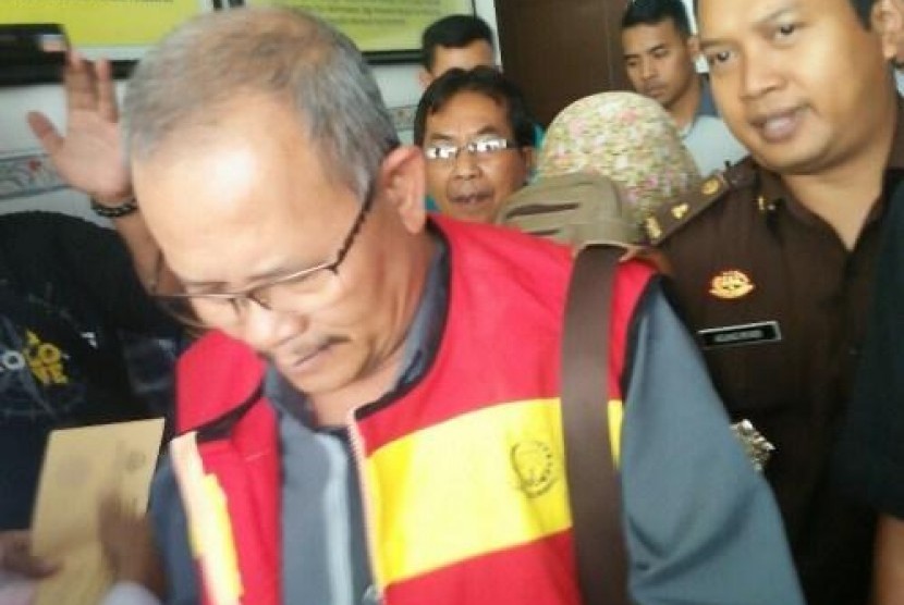  Sidang perkara dugaan korupsi bermodus pungutan liar (Pungli) bantuan alat mesin pertanian (Alsintan) APBN dan APBD Provinsi di Sragen kembali dilanjutkan di PN Tipikor Semarang.