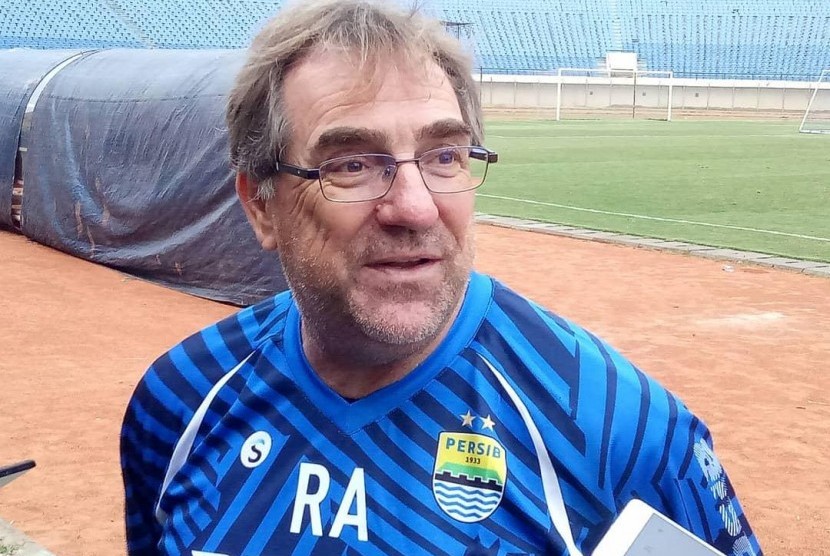  Pelatih Persib Bandung, Robert Alberts