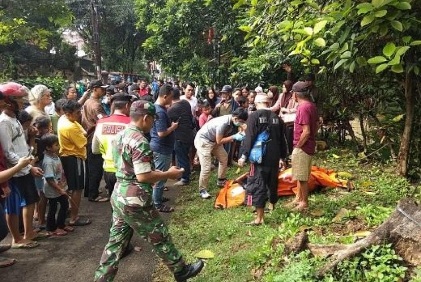  Jenazah wanita memakai pakaian minim ditemukan mengambang di Sungai Ciliwung Bogor