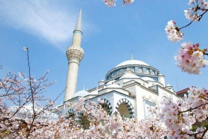 Suburnya Masjid dan Masa Depan Islam di Jepang  