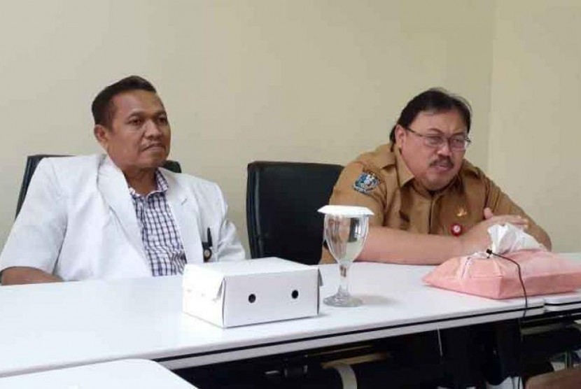 Warga Madiun yang baru pulang dari China diduga tertular virus Corona. Direktur RSUP dr Soedono Madiun, dr Bangun Trapsila Purwaka.