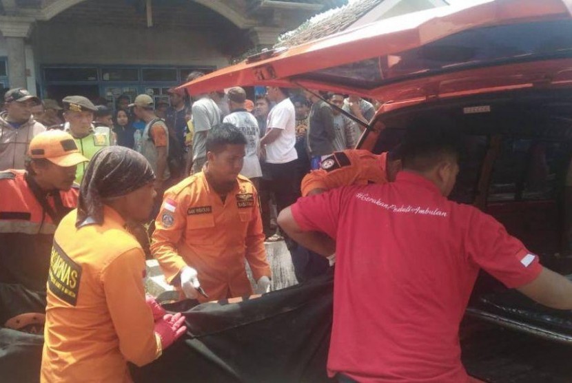 Wisatawan asal Surabaya meninggal terseret arus Sungai Coban.