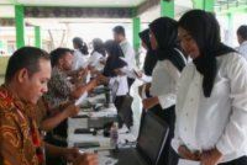  Setiap hari ada puluhan wanita ikut ujian cpns di Jawa Tengah.