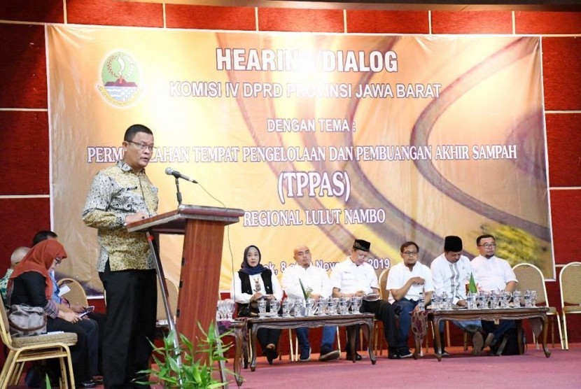  Komisi IV DPRD Provinsi Jawa Barat menggelar Kegiatan Hearing Dialog bersama stakeholder terkait dan unsur masyarakat yang didominasi oleh para relawan bank sampah Kota Depok.