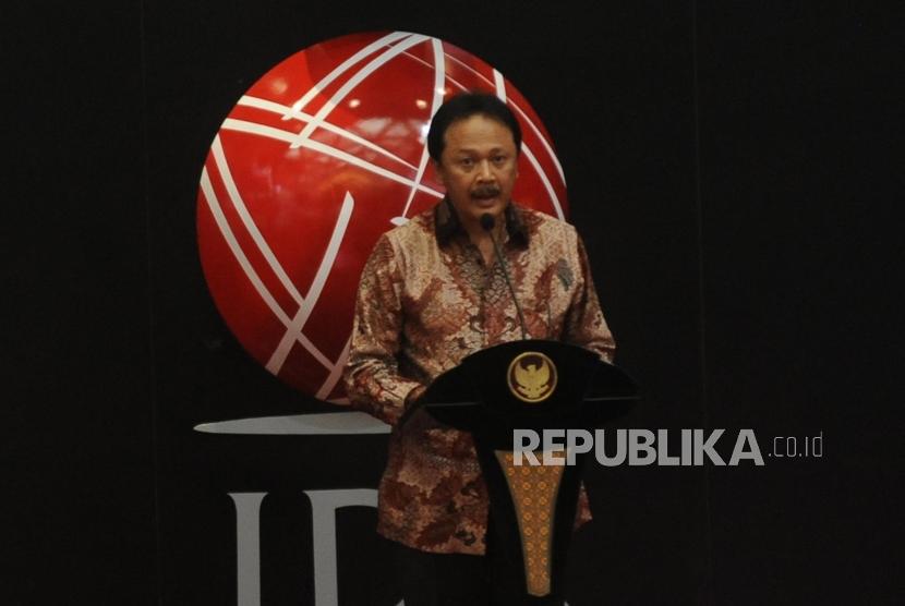 Direktur Utama PT Bursa Efek Indonesia (BEI) memberikan sambutan dalam penutupan bursa efek indonesia tahun 2017 di kantor Bursa Efek Indonesia, Jakarta, Jumat (29/12).