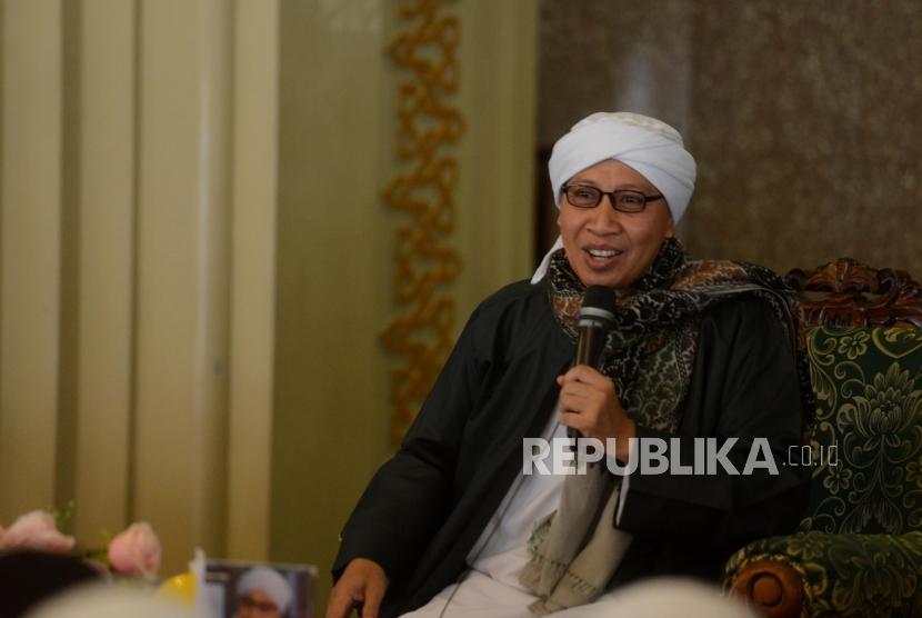 Pengasuh Lembaga Pengembangan Dakwah dan Pondok Pesantren Al-Bahjah - Buya Yahya