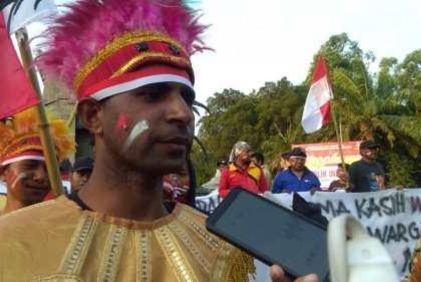  Sejumlah warga dan mahasiswa asal Papua saat menggelar aksi damai untuk Bumi Papua, Senin (2/9/2019). Foto/Wardoyo