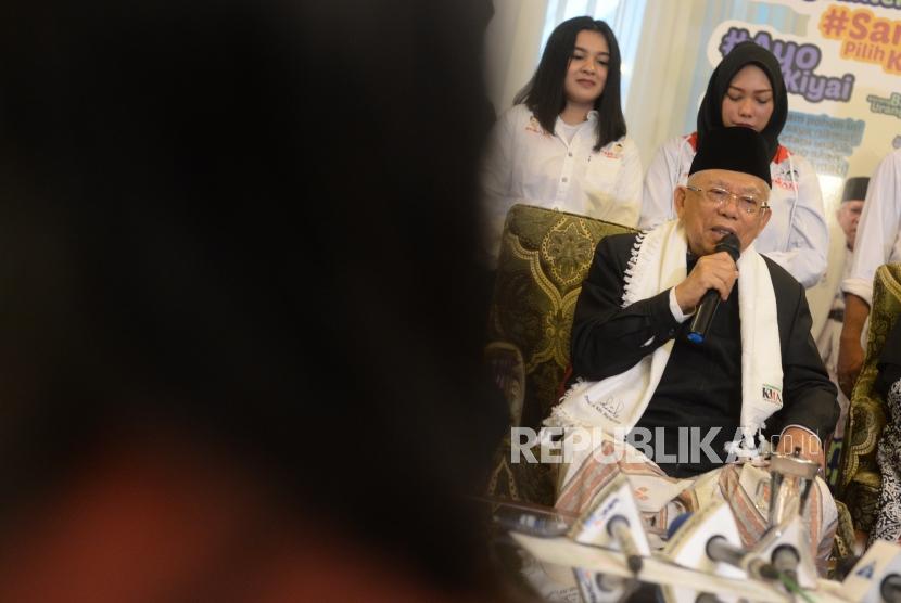 Calon Wakil Presiden no urut satu, Ma'aruf Amin memberikan keterangan dalam jumpa media di  Jakarta, Kamis (6/12).