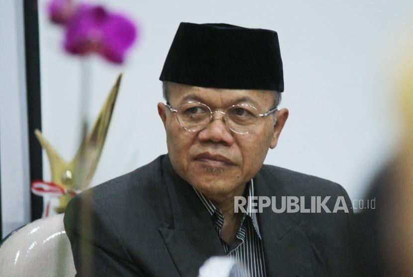 Rektor Unisba Prof Edi Setiadi