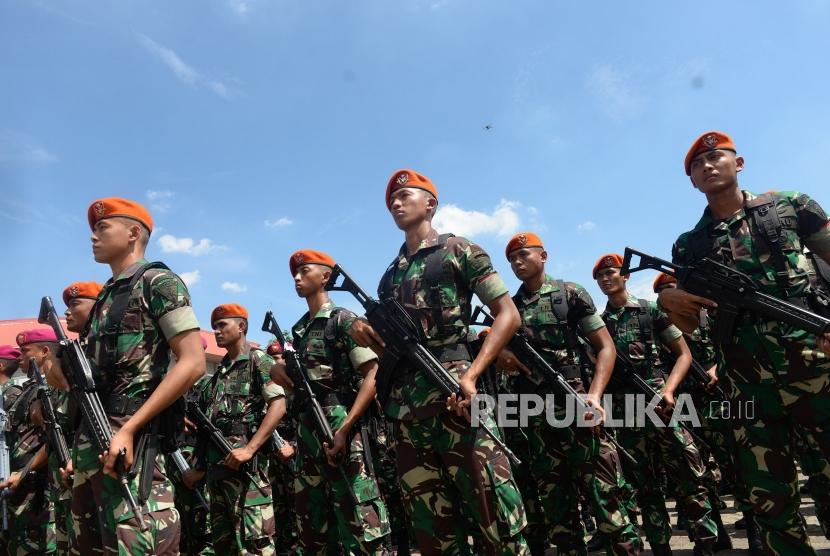 Prajurit TNI dan personel Polri (ilustrasi)