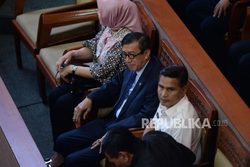 Menkumham Yasonna Laoly saat mengikuti Rapat Paripurna di Kompleks Parlemen, Senayan, Jakarta, Selasa (24/9).
