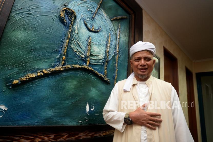 Ustaz Arifin Ilham saat sesi foto bersama Republika di  Bogor Jawa Barat, Selasa (18/12).