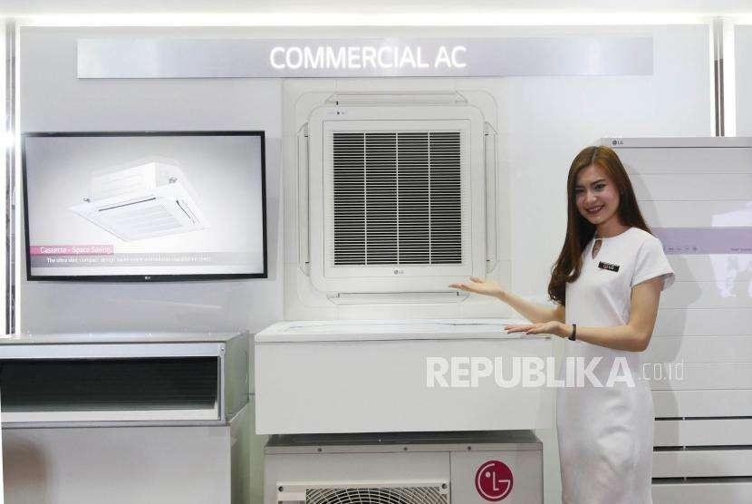 Model memperlihatkan AC Single Commercial Air Conditioning 