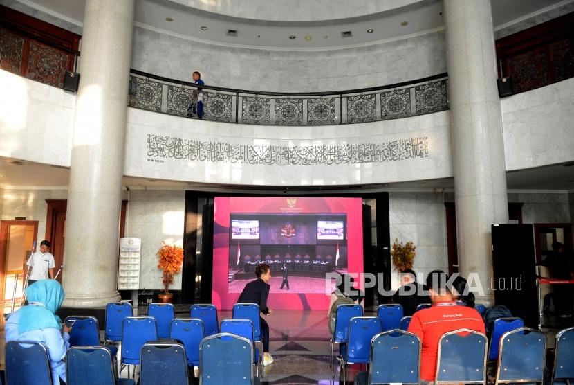 Suasana ruangan lobi Mahkamah Konstitusi jelang sidang perdana Perselisihan Hasil Pemilihan Umum (PHPU) Pemilihan Presiden (Pilpres) 2019 di Gedung Mahkamah Konstitusi, Jakarta, Jumat (14/6).