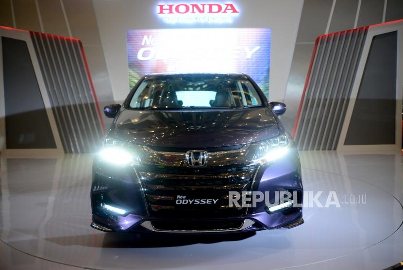 Peluncuran Honda New Odyssey.  Honda kembali memasarkan kendaraan Multi Purpose Vehicel (MPV) premium mereka di pasar Jepang, Odyssey yang hadir dengan varian terbarunya yaitu e:HEV (hybrid). 