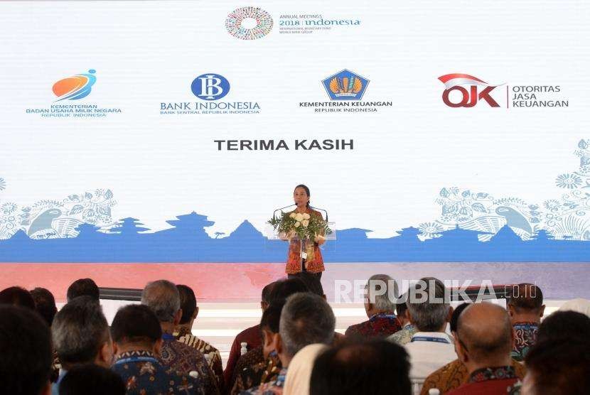 Kesepakatan Investasi Indonesia. Menteri BUMN Rini Soemarno memberikan sambutan sebelum penandatangan bersama perjanjian kontrak investasi BUMN di sela Pertemuan Tahunan IMF - Bank Dunia di Nusa Dua, Bali, Kamis (11/10).