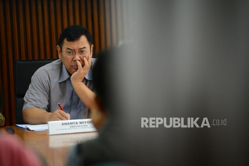 Kenaikan Laba Bersih SMF. Direktur Utama PT Sarana Multigriya Finansial (SMF) Ananta Wiyogo memperhaitkan wartawan saat konferensi pers laporan kinerja SMF 2017 di Jakarta, Jumat (2/3).