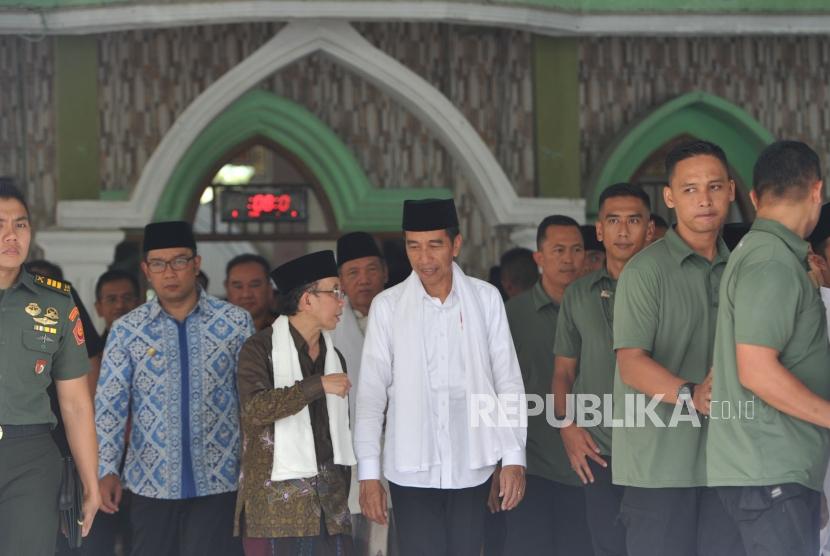 Presiden Joko Widodo saat berkunjung ke Pondok Pesantren Al-Ittihad, Cianjur, Jumat (8/2/2019).