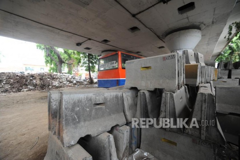 Ilustrasi Kolong Flyover.