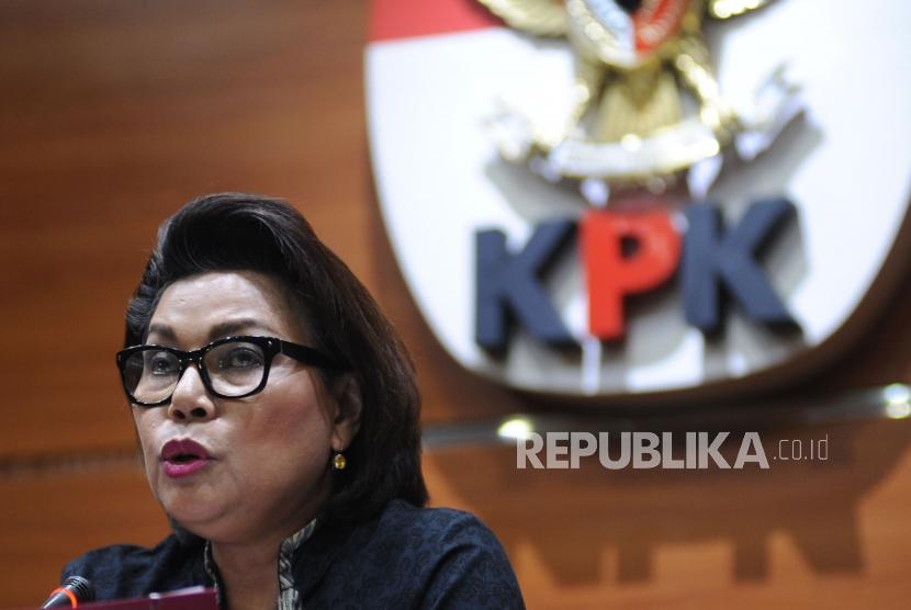  Wakil Ketua KPK Basaria Panjaitan  melakukan konfrensi pers di gedung KPK, Jakarta, Jumat (2/2).