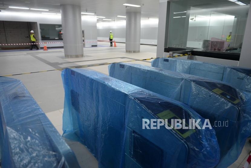 Rencana Beroperasi Maret 2019. Moda Raya Terpadu (MRT) saat ujicoba dari Stasiun Bundaran HI ke Stasiun Lebak Bulus, Jakarta, Rabu (20/2/2019).