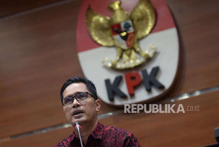 Perkebangan Kasus Suap Malang. Juru bicara KPK Febri Diansyah  menyampaikan konferensi pers di KPK, Jakarta, Selasa (9/4/2019).
