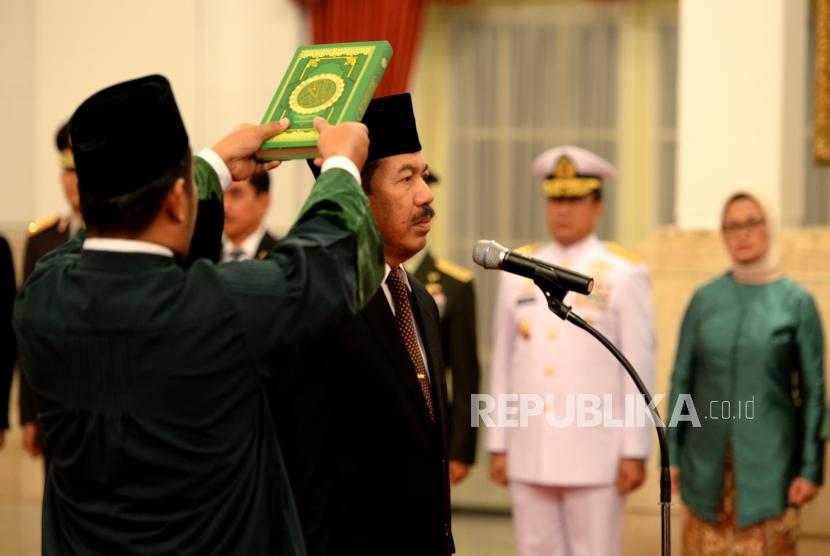 Kepala Badan Siber dan Sandi Negara Djoko Setiadi mengikuti pengambilan sumpah jabatan  Kepala BSSN oleh Presiden Joko Widodo di Istana Negara, Jakarta, Rabu (3/1).