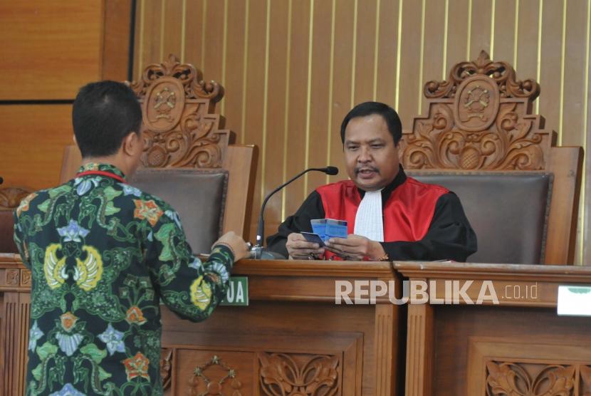 Hakim Tunggal Kusno memimpin sidang gugatan praperadilan yang diajukan Ketua Umum Partai Golkar Setya Novanto di PN Jakarta Selatan