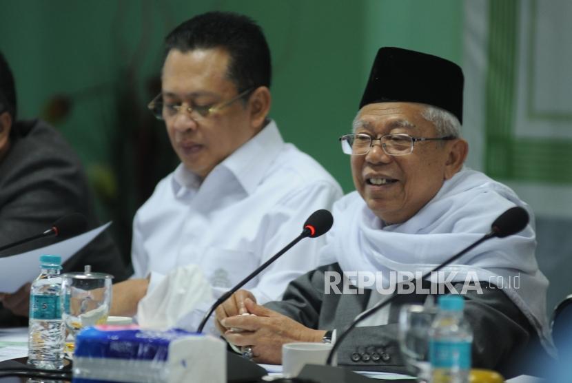 Ketua Umum MUI KH Ma'ruf Amin memberikan pendapat dalam perrtemuan MUI dan ketua DPR RI   di kantor MUI, Jakarta, Selasa (6/2).