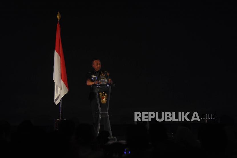 Kepala Satuan TNI AD Jendral Mulyono  memberikan sambutan dalam acara Silaturahmi Kasad dengan forum Pemred, Wartawan dan Jajaran Penerangan TNI AD Balai Kartini, Jakarta, Rabu (21/2).