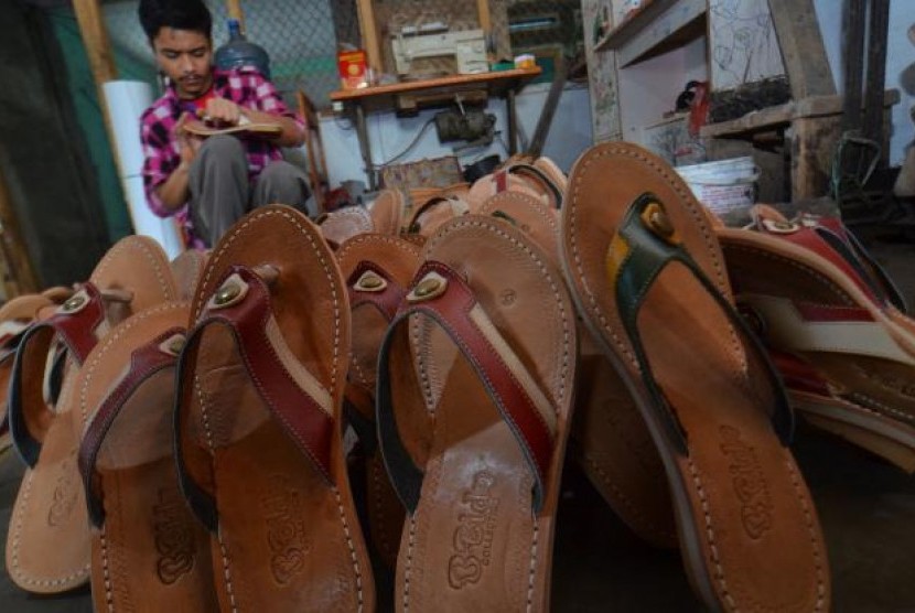 Usai Program TPSA, Kemendag Beri Penghargaan Pelaku Usaha Alas Kaki Asal Bandung. (FOTO: Adeng Bustomi)