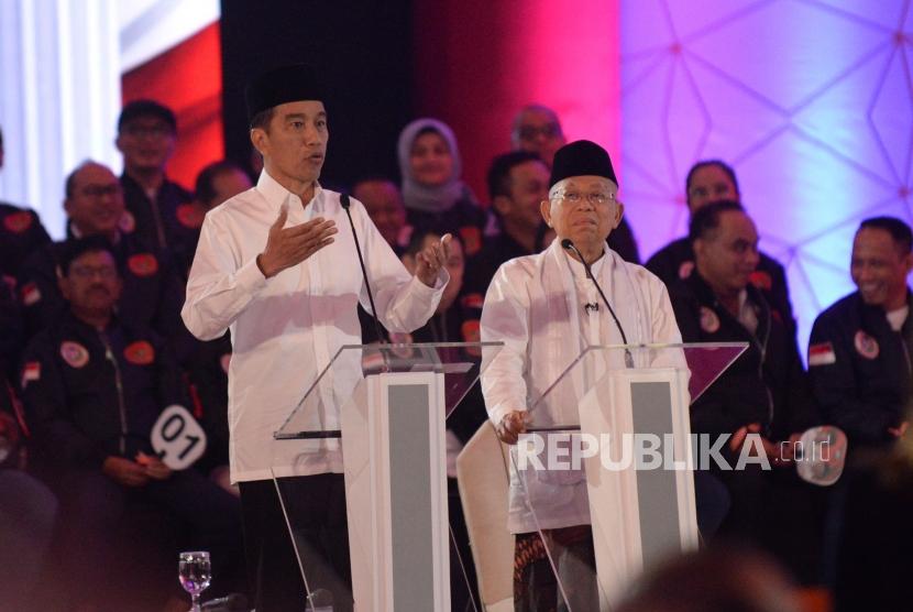 Suasana debat pertama pasangan Calon Presiden dan Wakil Presiden Pemilu 2019 di Jakarta, Kamis (17/1).