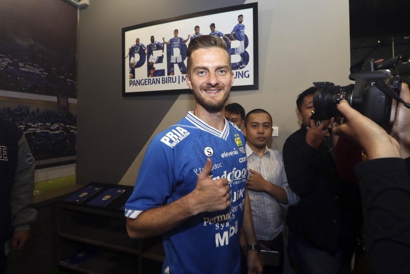 Rene-Artur Absen, Persela Tak Merasa Diuntungkan