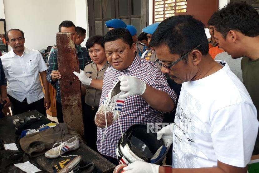 Polrestabes Bandung menggelar ekspose pelaku beserta barang bukti penganiayaan suporter Persija yang dilakukan oknum Bobotoh di Mapolrestabes Bandung, Senin (24/9).