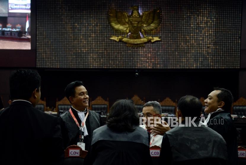 Kuasa Hukum Calon Presiden dan Calon Wakil Presiden nomor urut 01 Yusril Ihza Mahendra saat menghadiri sidang perdana Perselisihan Hasil Pemilihan Umum (PHPU) Pemilihan Presiden (Pilpres) 2019 di Gedung Mahkamah Konstitusi, Jakarta, Jumat (14/6).