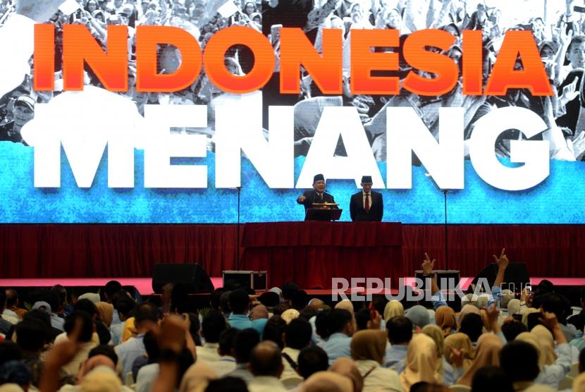 Calon Presiden dan Calon Wakil Presiden Nomor Urut 02 Prabowo Subianto dan Sandiaga Uno saat menyampaikan pidato kebangsaan di Jakarta Convention Center, Senin (14/1).