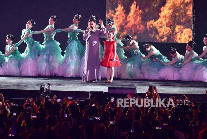  pendiri dan CEO Alibaba Group Jack Ma dalam penutupan Asian Games ke 18 di Stadion Utama Gelota Bung Karno, Jakarta, Ahad(2/9).