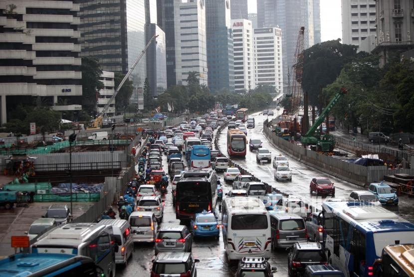 Kemacetan di salah satu jalan DKI Jakarta.