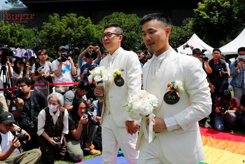 Taiwan Laksanakan Pernikahan Sesama Jenis Pertama di Asia