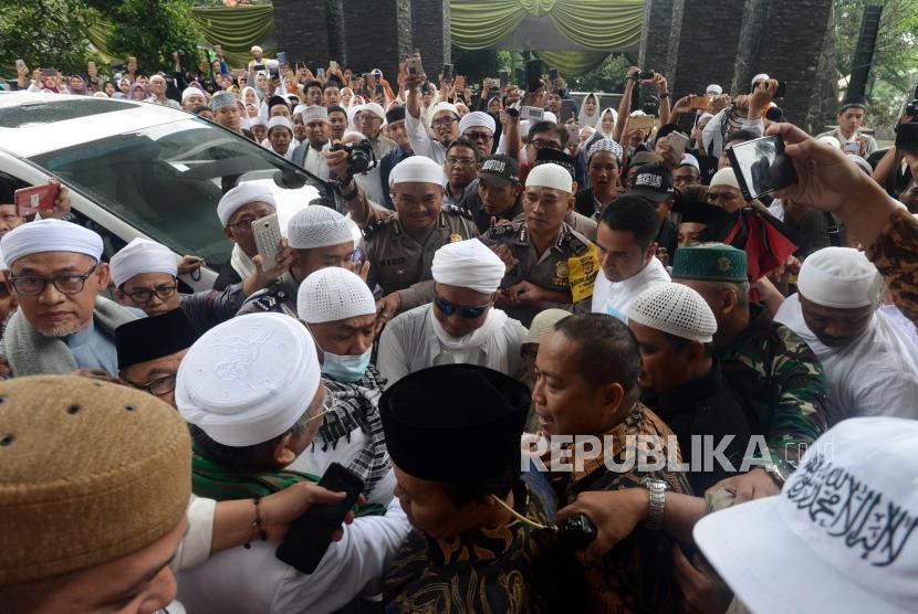 Ustaz Arifin Ilham saat tiba di Masjid Az-Zikra, Sentul, Bogor, Jawa Barat, Kamis (31/1).